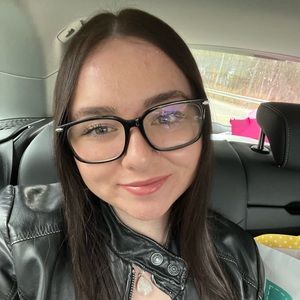 Meet your Posher, Dehlia